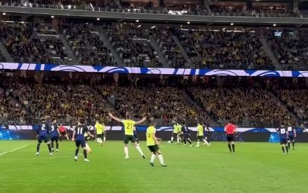 爱游戏体育网站-包含强强对话！足球比赛中的精彩瞬间让观众惊艳的词条