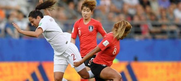 爱游戏登录-关于挪威女足队攻强守弱，掉入败局的信息