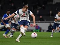 爱游戏官网-热刺客场大胜曼联，领跑积分榜