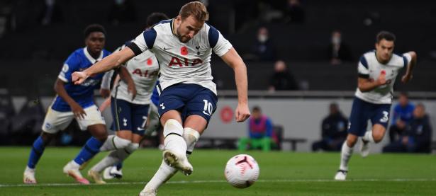 爱游戏官网-热刺客场大胜曼联，领跑积分榜