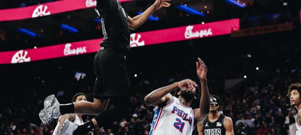 爱游戏登录入口-篮网队主将连续多场比赛表现出色