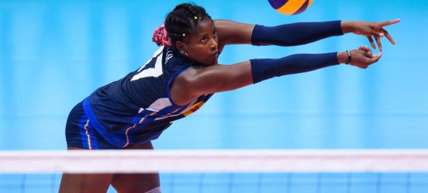 爱游戏官方入口-意大利铁饼选手力压群雄，夺得冠军