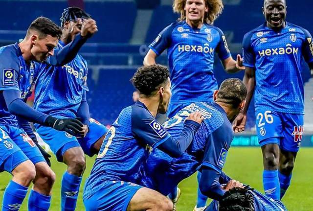 河床进攻端火力强劲,欲破西悉尼流浪者防线的简单介绍 河床进攻端火力强劲,欲破西悉尼流浪者防线的简单介绍