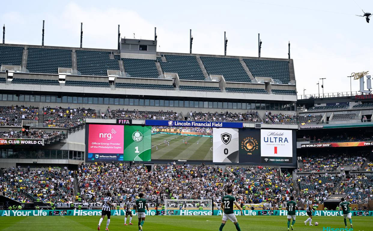 包含帕尔梅拉斯防线稳固，力拼曼联全力拿分的词条