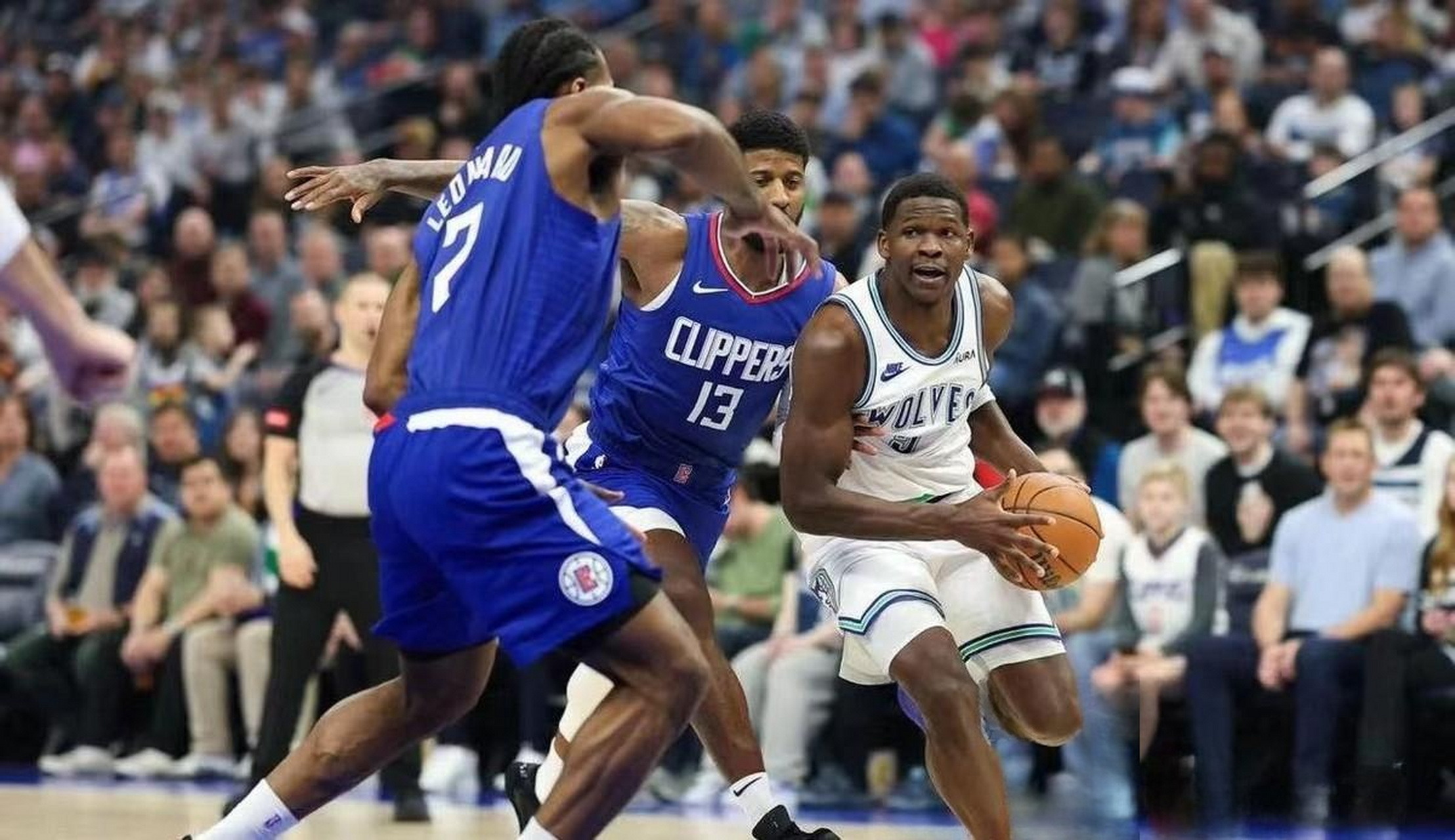 包含顶级联赛再现精彩对决,球员技艺纷呈的词条 包含顶级联赛再现精彩对决,球员技艺纷呈的词条