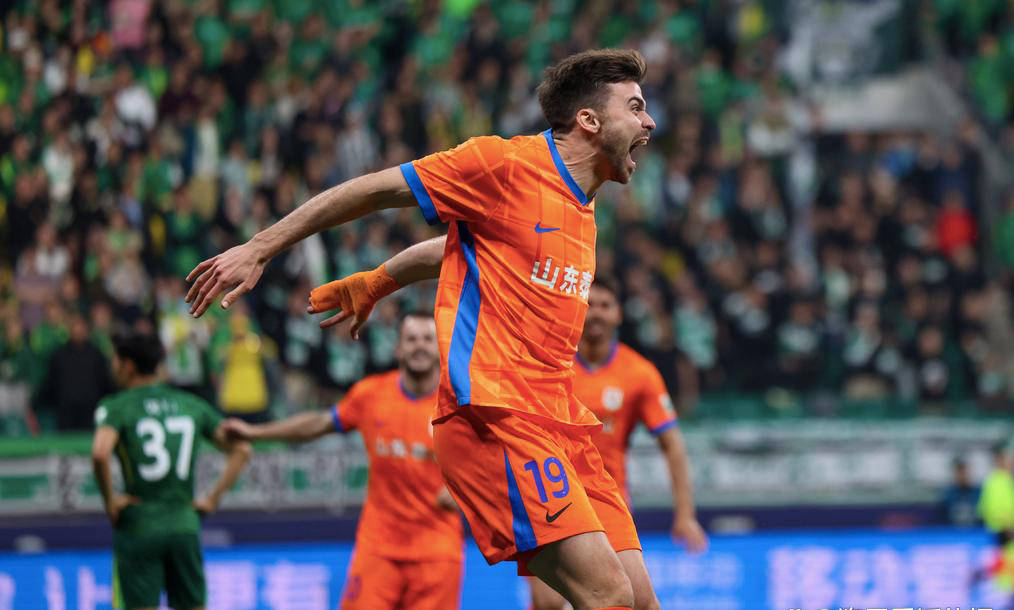 包含顶级联赛再现精彩对决,球员技艺纷呈的词条 包含顶级联赛再现精彩对决,球员技艺纷呈的词条