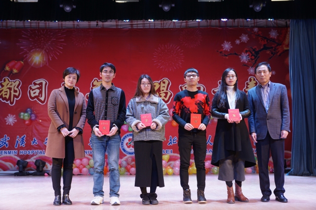 包含PSG大胜，小组榜首之争佳绩可期的词条