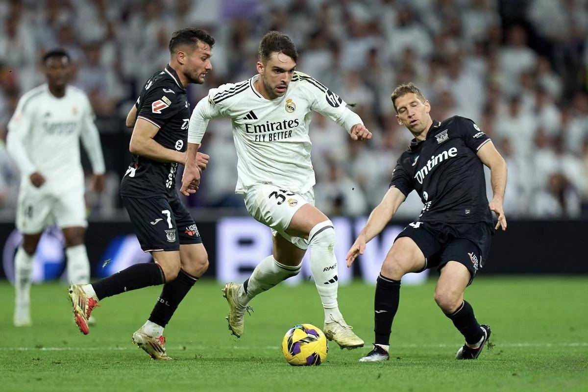 包含皇马门将表演神勇,多次关键扑球力挽狂澜的词条 包含皇马门将表演神勇,多次关键扑球力挽狂澜的词条