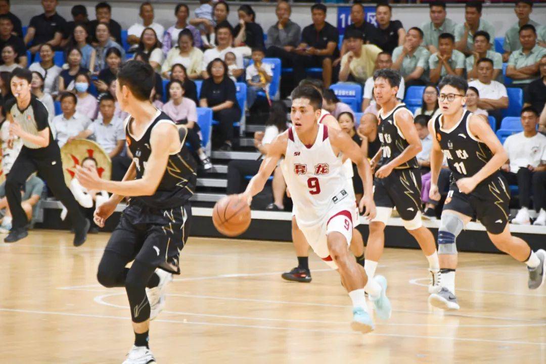 关于球员飒爽英姿,带领球队奋力拼搏的信息 关于球员飒爽英姿,带领球队奋力拼搏的信息