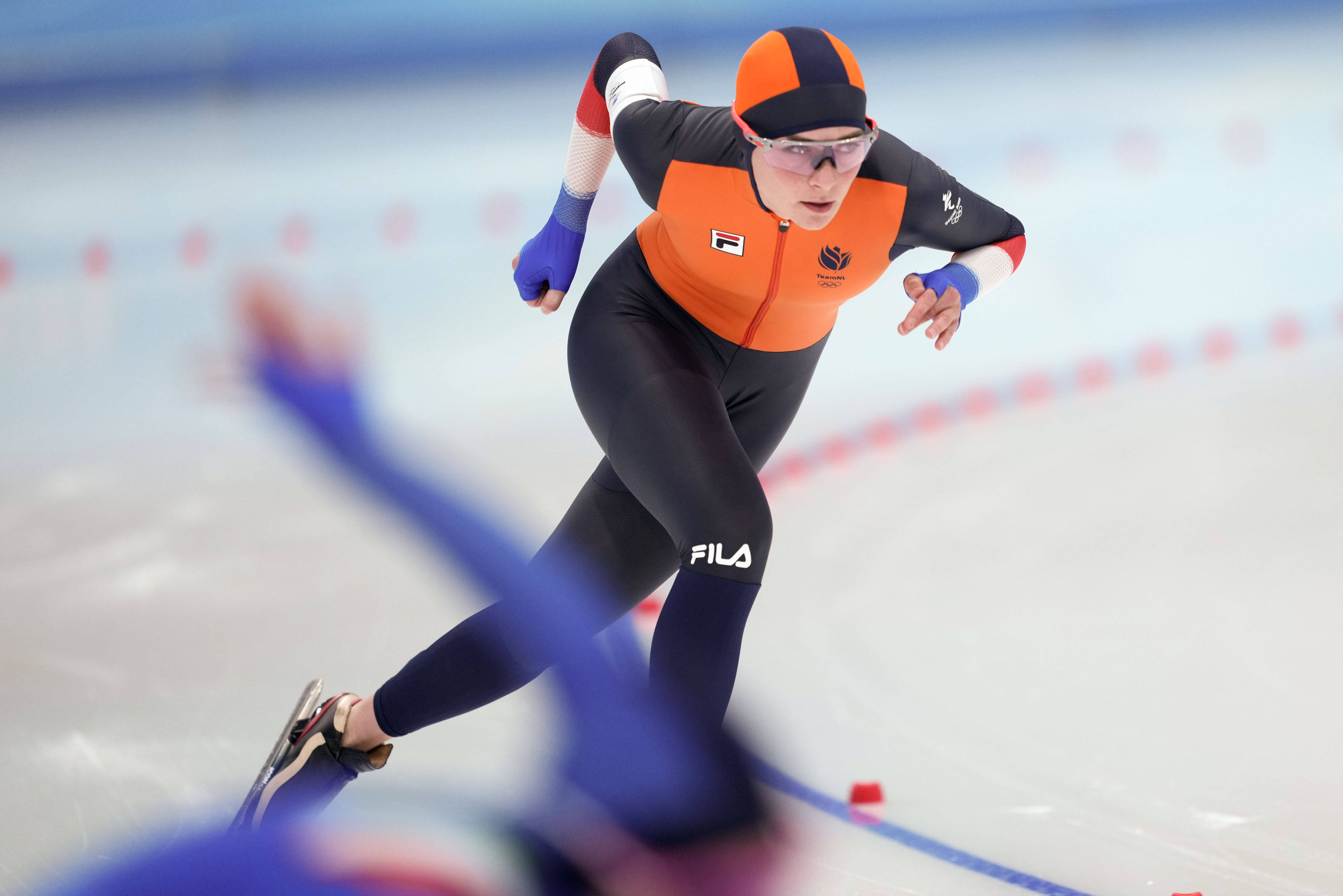 包含荷兰速滑运动员惊艳亮相，刷新世界记录的词条