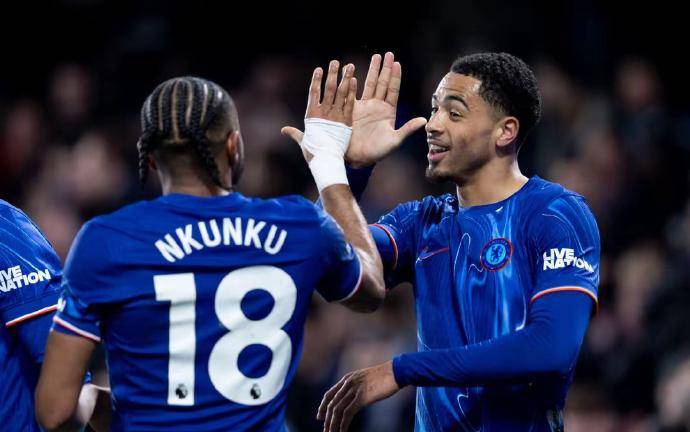 包含南安普顿主场逼平富勒姆，保级形势严峻的词条