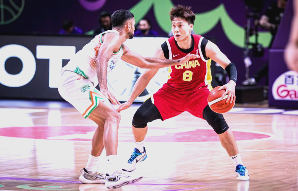 东部男篮连胜告捷，占据压倒性优势的简单介绍