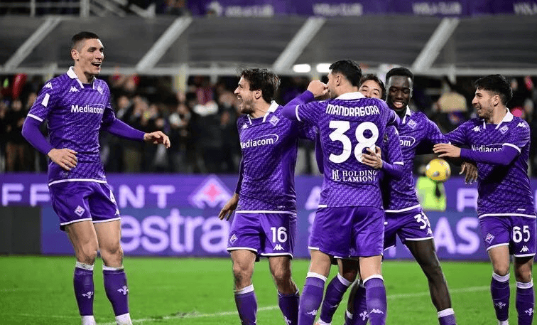 包含佛罗伦萨击败帕尔马，排名逐渐攀升的词条