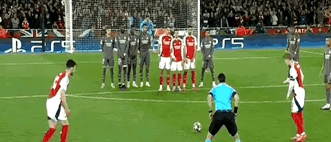 欧冠比赛中的精彩瞬间成为热议话题 欧冠比赛中的精彩瞬间成为热议话题