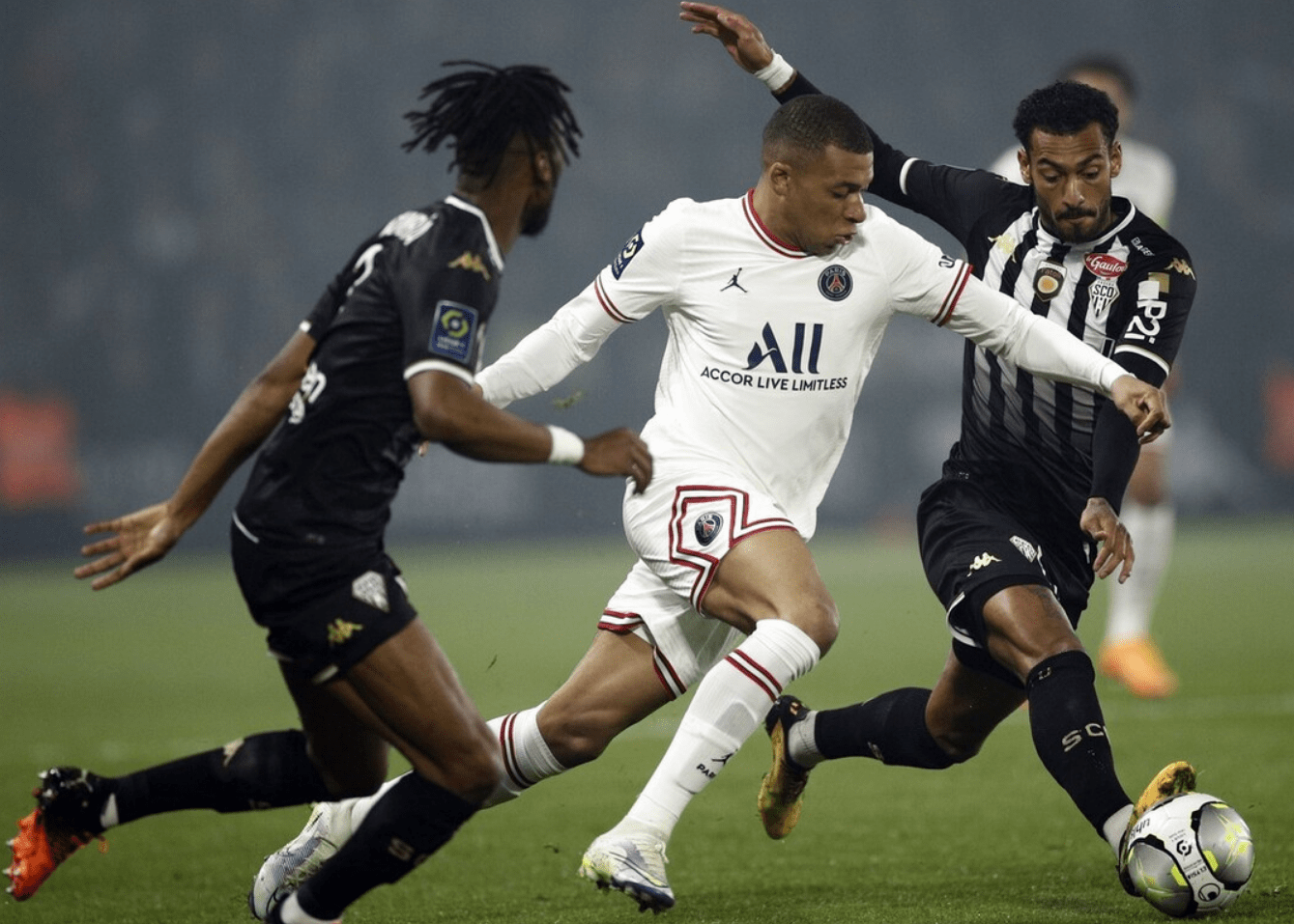 关于昂热中场创造机会不足,进攻乏力难以破门的信息 关于昂热中场创造机会不足,进攻乏力难以破门的信息