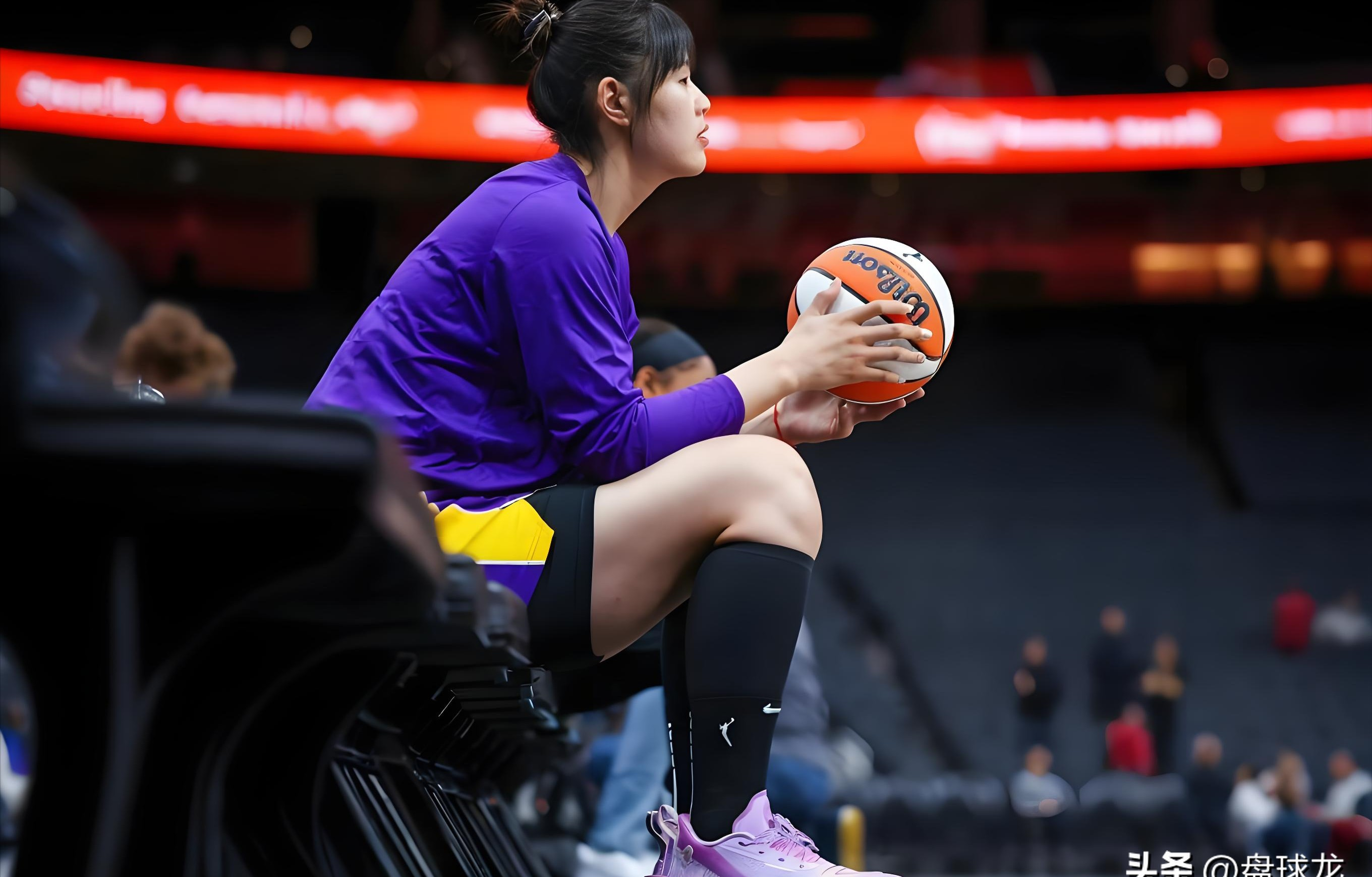 劲爆挑战！职业女足队员不甘示弱的简单介绍