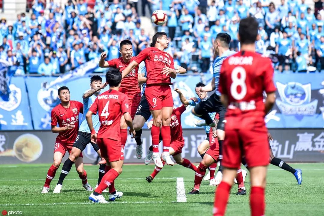 上海上港迎战大连一方,全队全力争取保持领先的简单介绍 上海上港迎战大连一方,全队全力争取保持领先的简单介绍