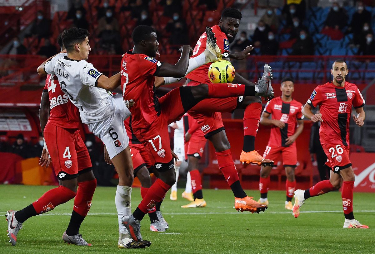 一场胜负难料的较量即将上演,球迷们情绪高涨!的简单介绍 一场胜负难料的较量即将上演,球迷们情绪高涨!的简单介绍