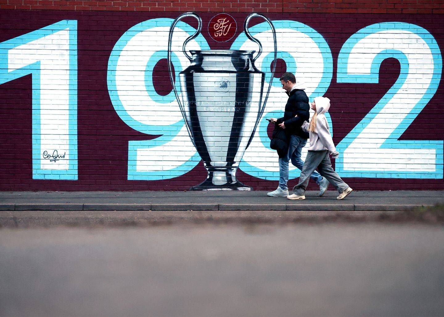 包含阿斯顿维拉客场击败桑德兰，取得关键胜利的词条