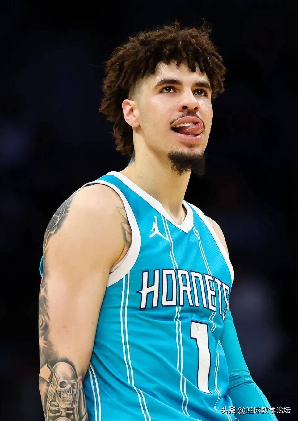 历史性一刻！WNBA选秀探花特邀球员首次加盟北卡罗来纳黄蜂的简单介绍