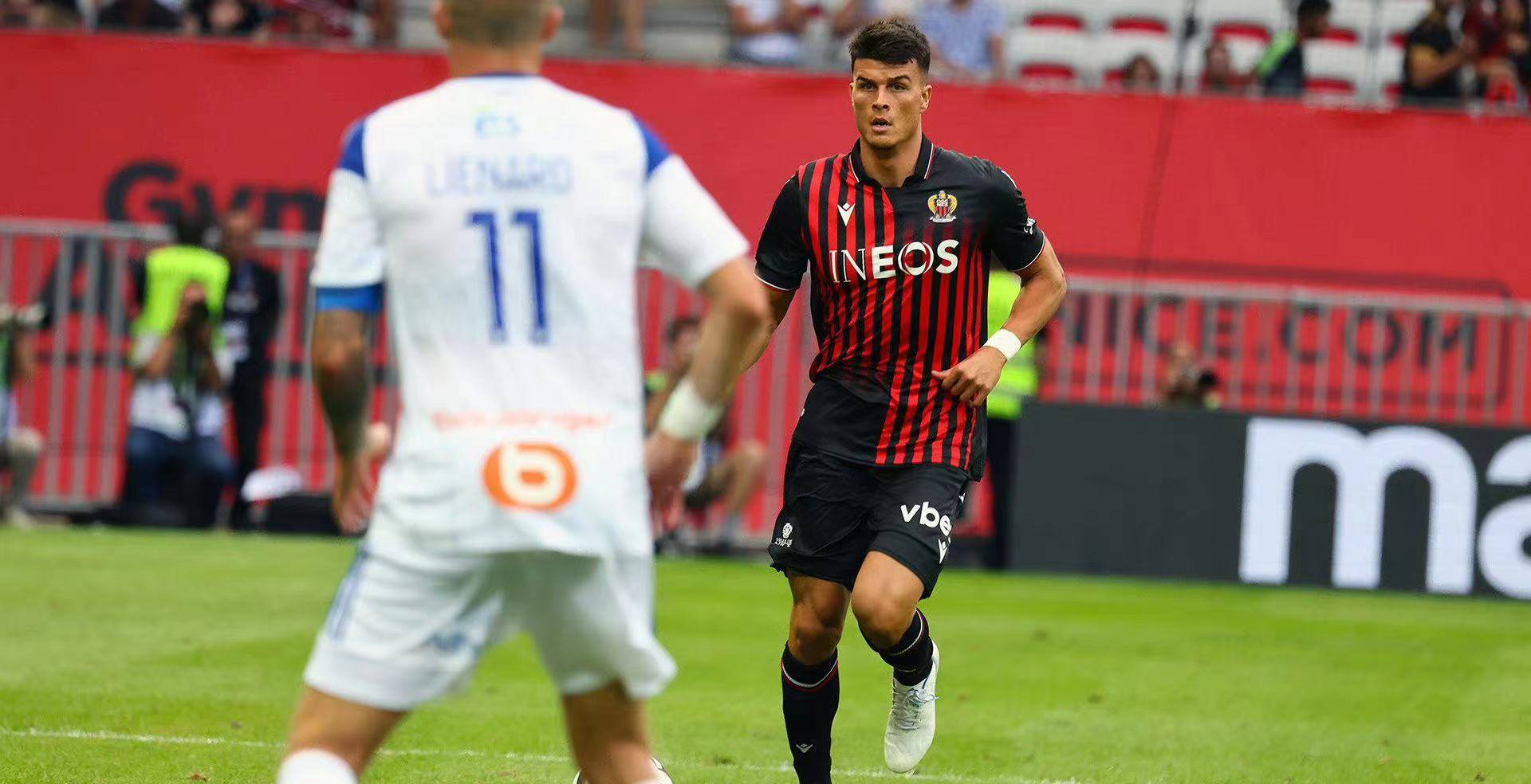 里尔客场大胜尼斯,取得联赛领跑 里尔客场大胜尼斯,取得联赛领跑