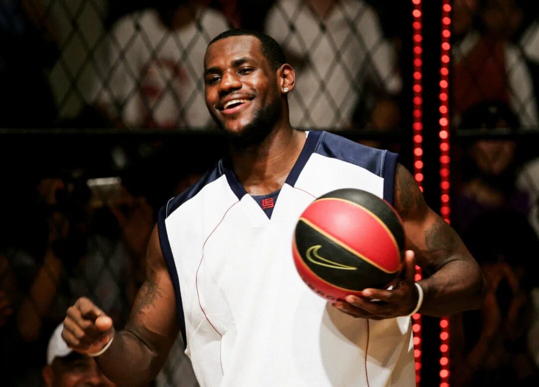 勒布朗-詹姆斯随队医组训练,望尽早复出奔波 勒布朗-詹姆斯随队医组训练,望尽早复出奔波