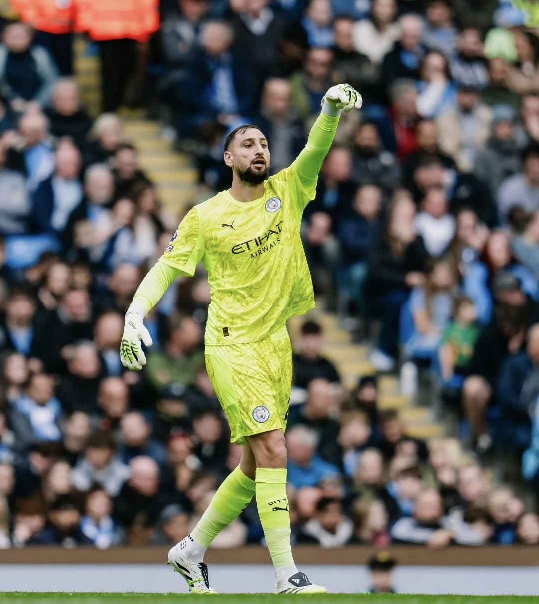 伯恩利后卫表现出色，荣膺本场最佳的简单介绍