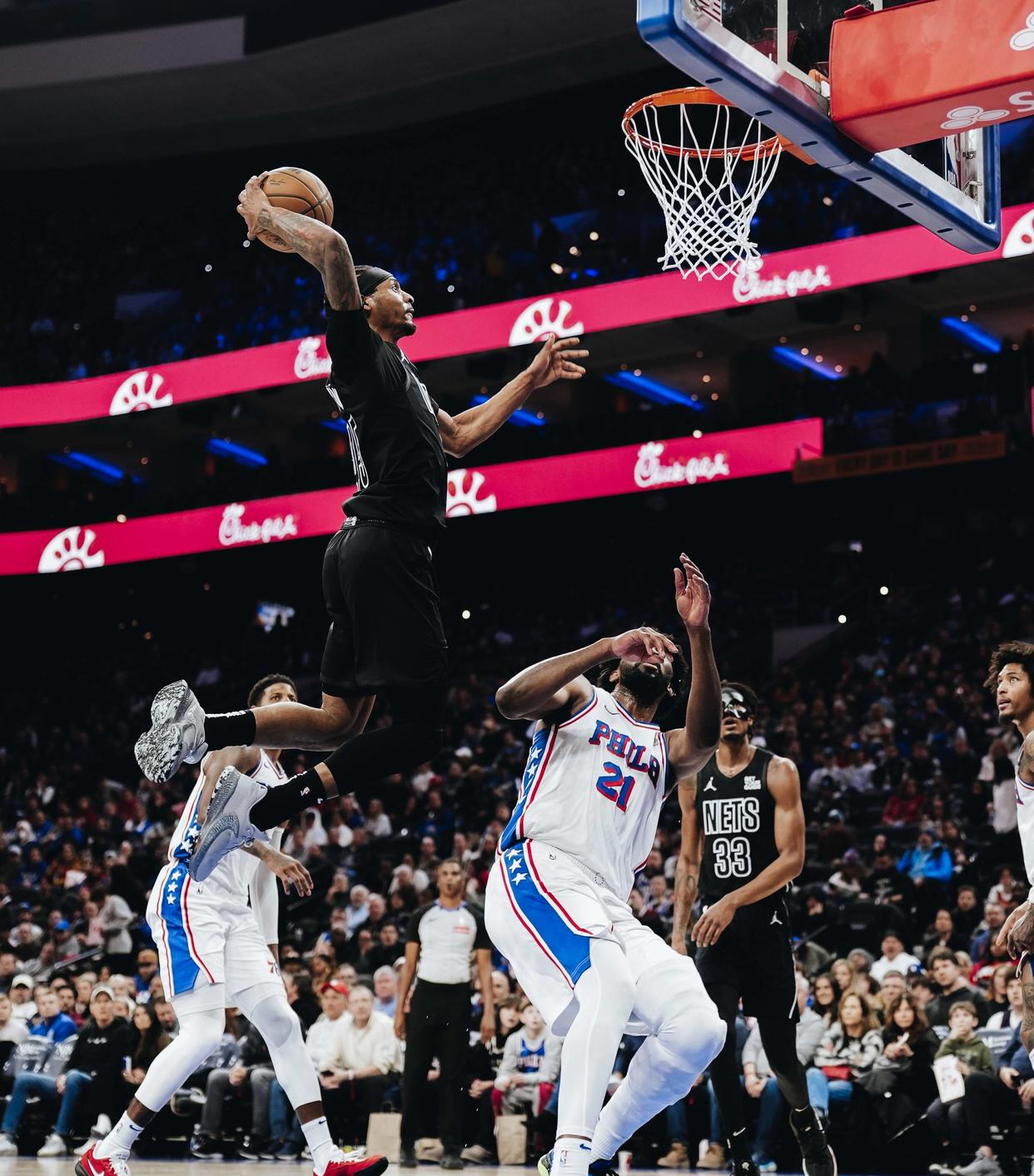 篮网队主将连续多场比赛表现出色 篮网队主将连续多场比赛表现出色