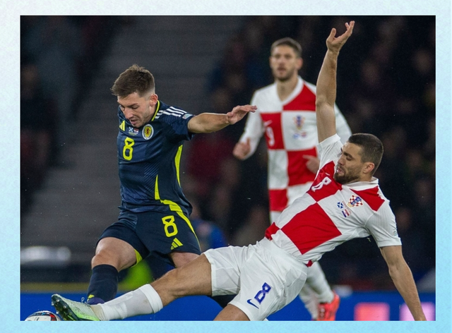 克罗地亚横扫苏格兰，小组第二晋级