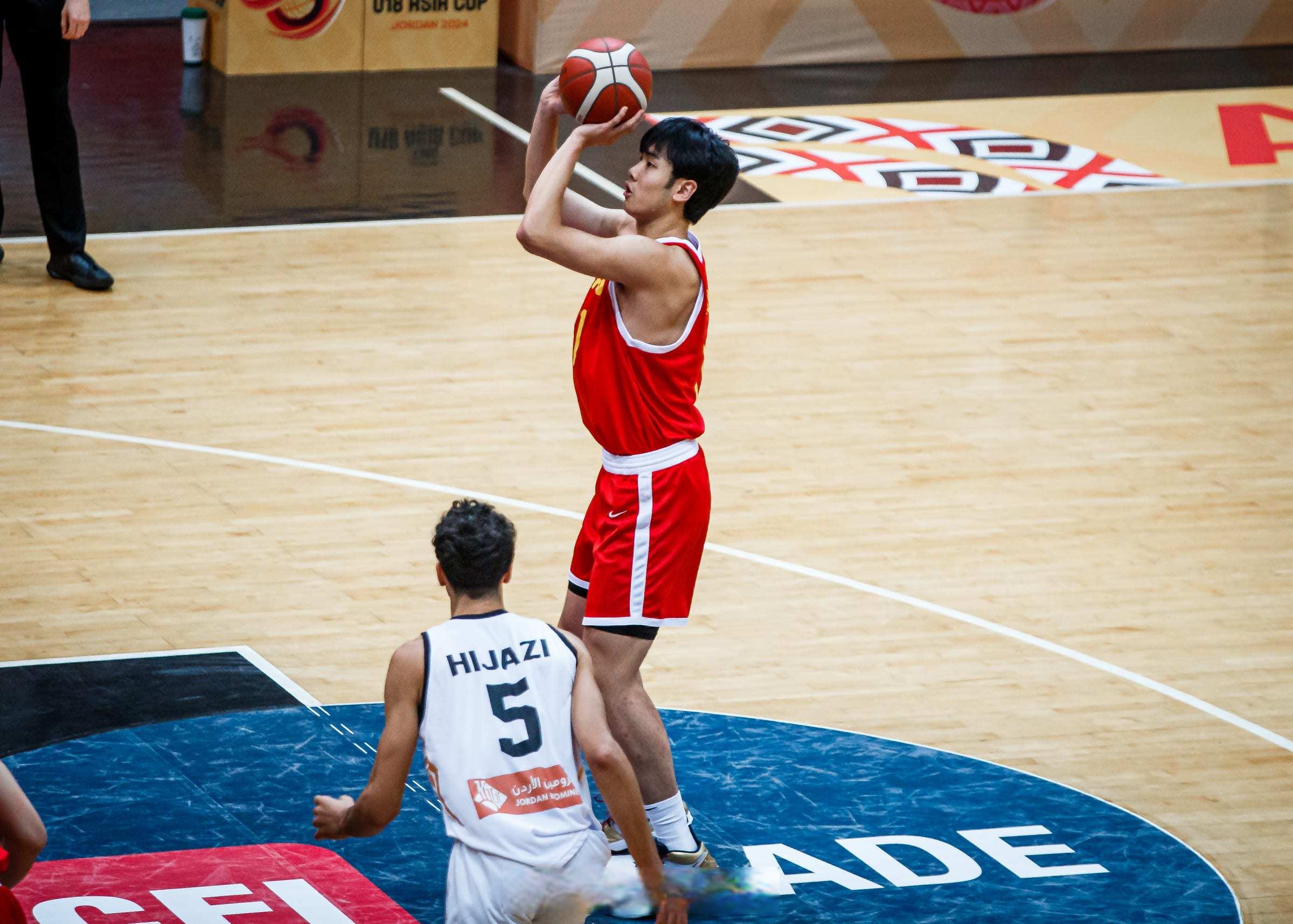 精湛球技展现无遗，球队打出流畅配合的简单介绍