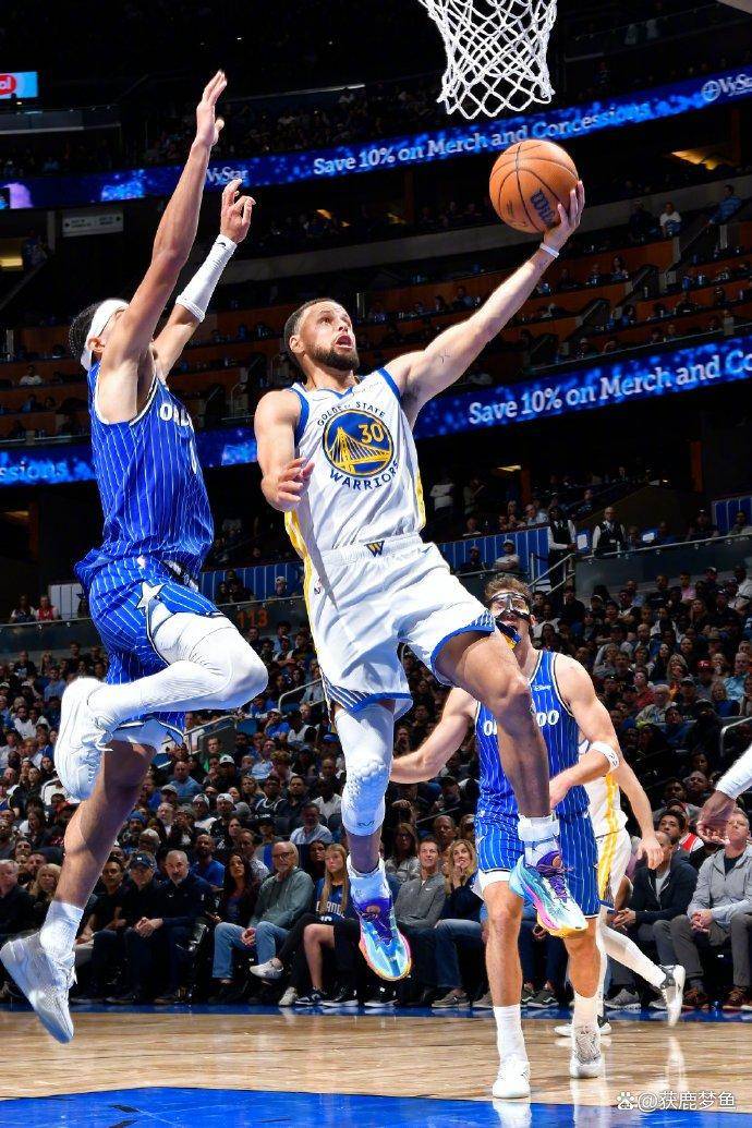 关于勇士战胜活塞，库里再献神奇表现成全场焦点的信息