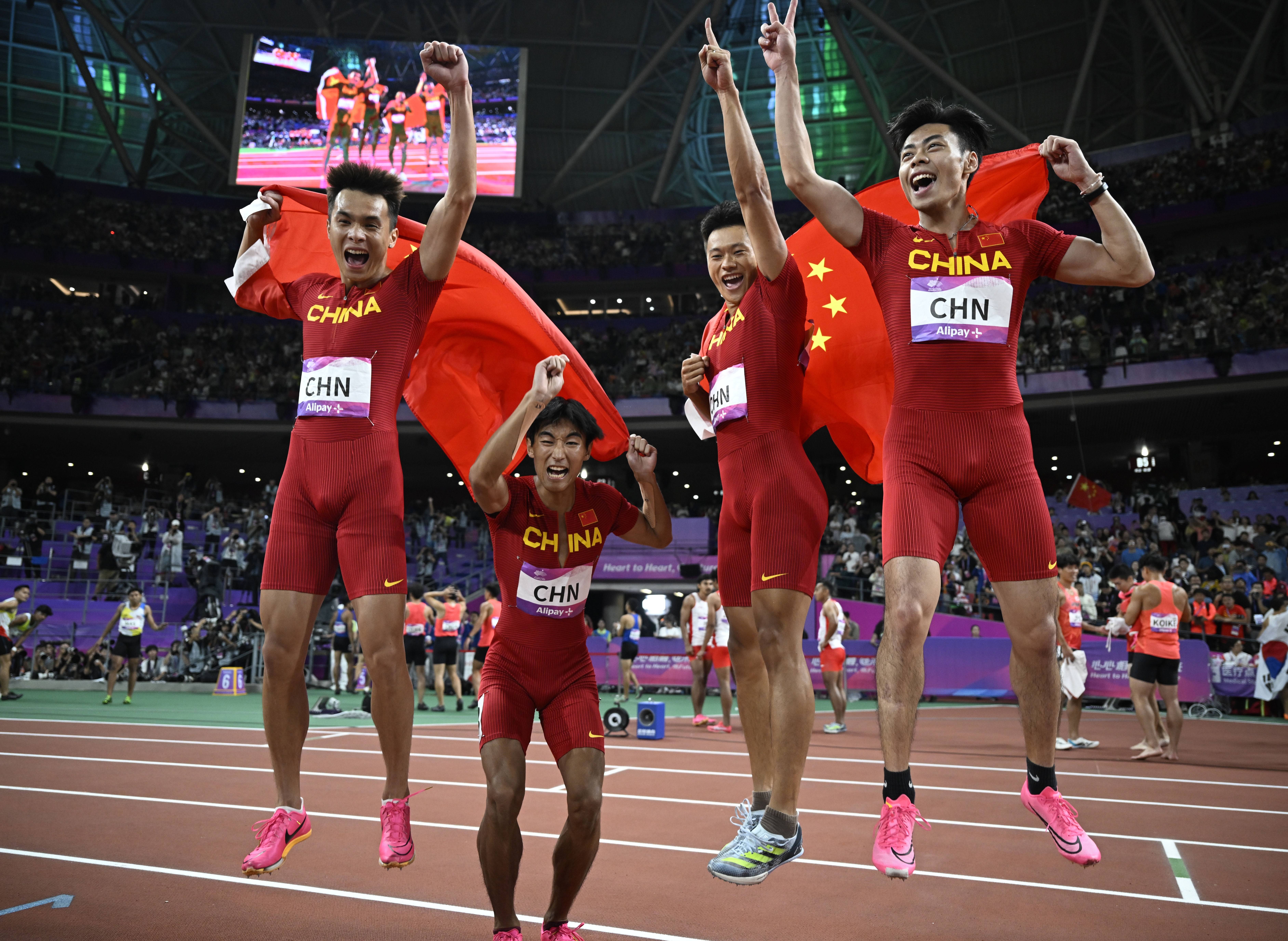 运动员们展现出极高水准,上演激烈角逐 运动员们展现出极高水准,上演激烈角逐